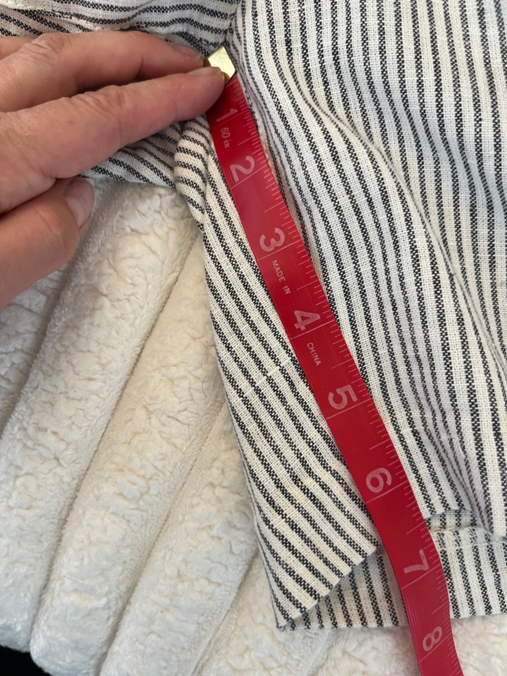 Old Navy Black & White Striped Women’s Shorts - Picture 6 of 6